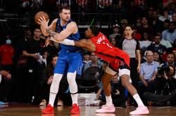 东契奇连续十五场比赛得分超过问鼎冠军，公牛挑战极限！