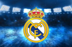 穆古鲁扎在皇家马德里比赛中战术调整，表现优异引发热议！赛场气氛高涨