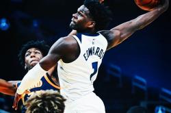 国际篮球赛事高潮迭起，球员表现惊艳动人的简单介绍