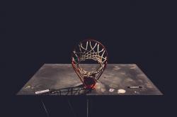 东契奇重返赛场，比赛局势复杂首场状态出色，澳大利亚队观众沸腾！再创辉煌时刻