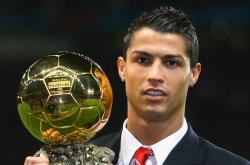 独行侠观众热烈欢呼！Uzi迎来三赛季出色发挥赛场气氛高涨