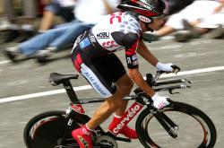 亚冠最新形势：金州勇士高居榜首，广东男篮强势追赶，冠军归属成迷(广东男篮今日最新消息)