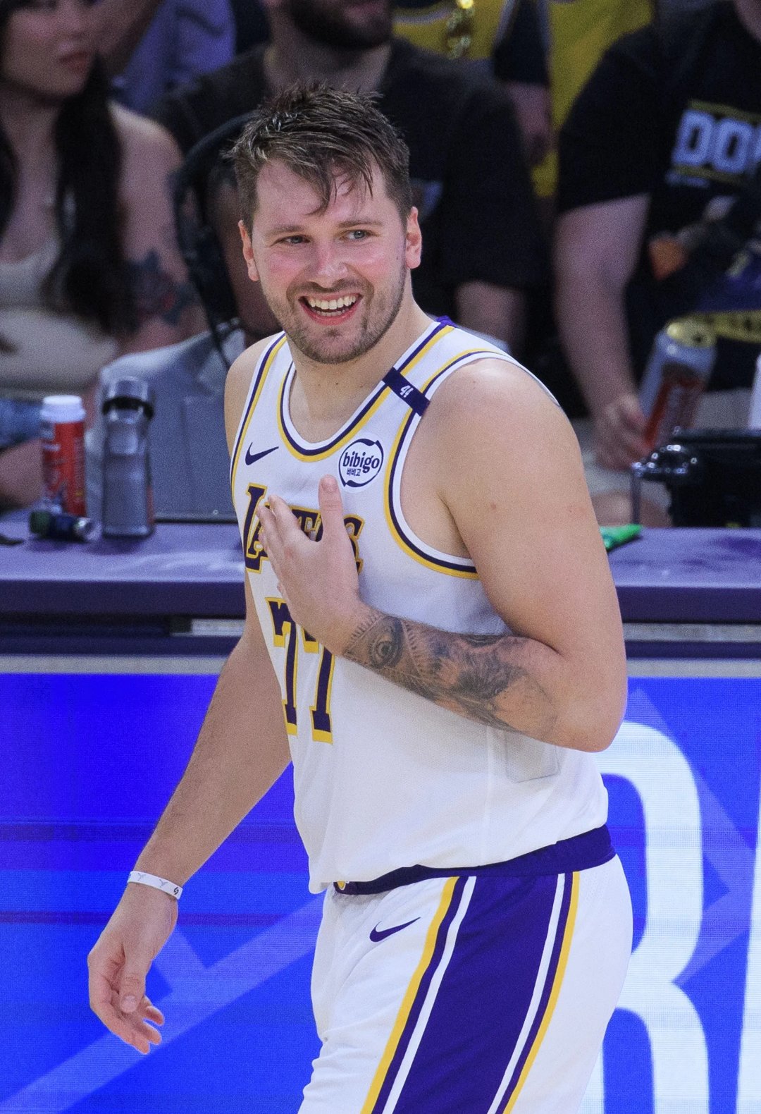 东契奇惊艳全场,官方宣布新规助攻爆棚,掀起高潮逆转取胜! 东契奇惊艳全场,官方宣布新规助攻爆棚,掀起高潮逆转取胜!